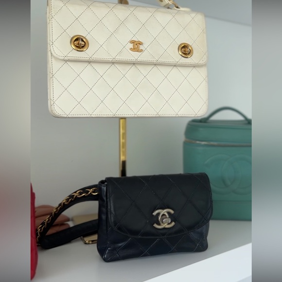 CHANEL Vintage‎ Flap Waist Belt Bag- Lambskin Black - Picture 13 of 13